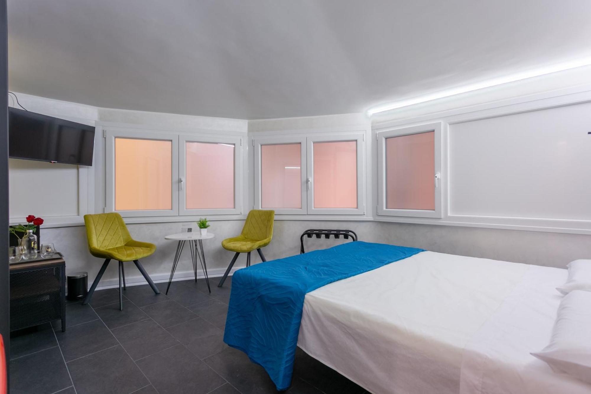 Le Regine - - Adult Only Rom