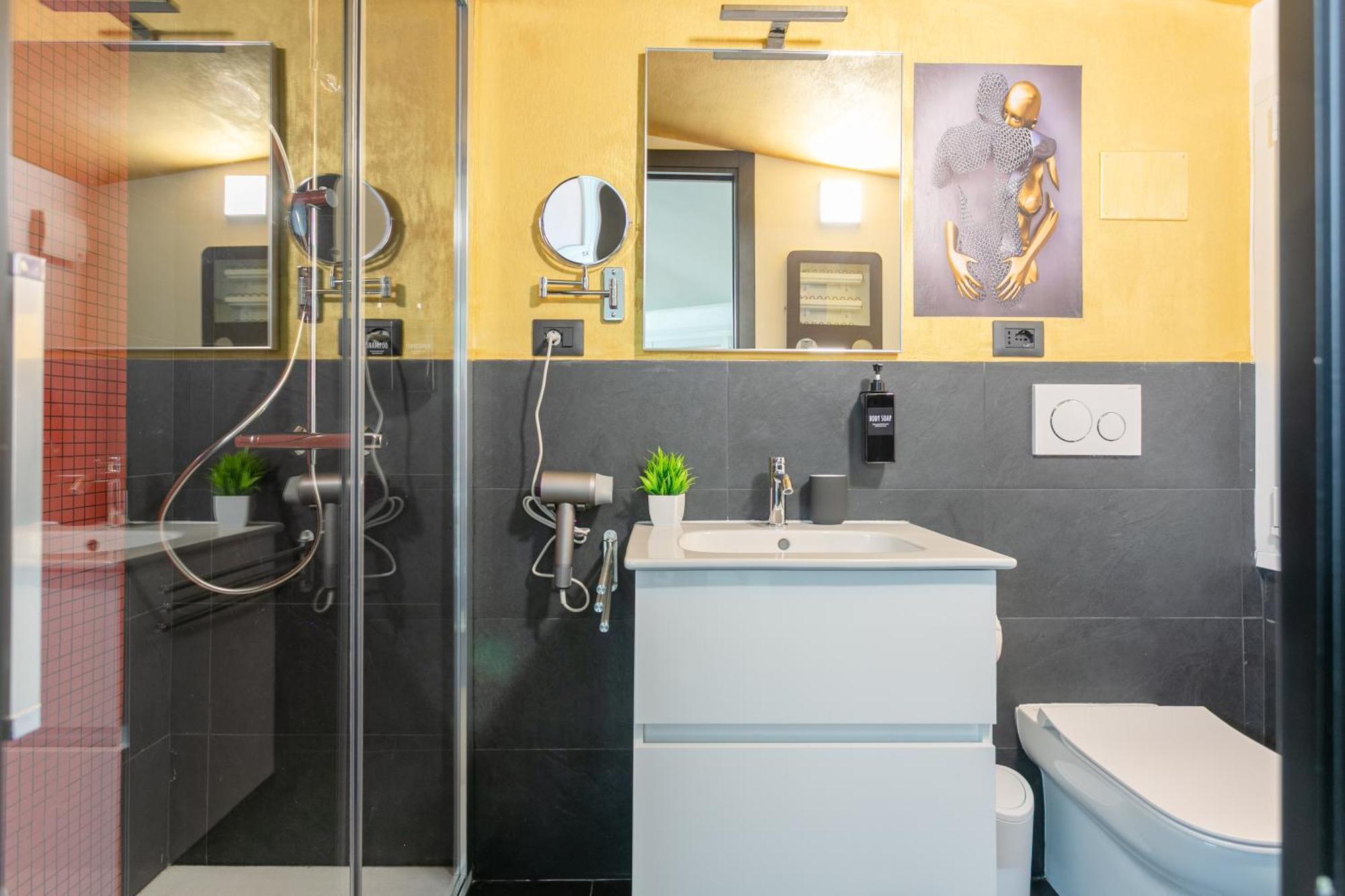 Le Regine - - Adult Only *